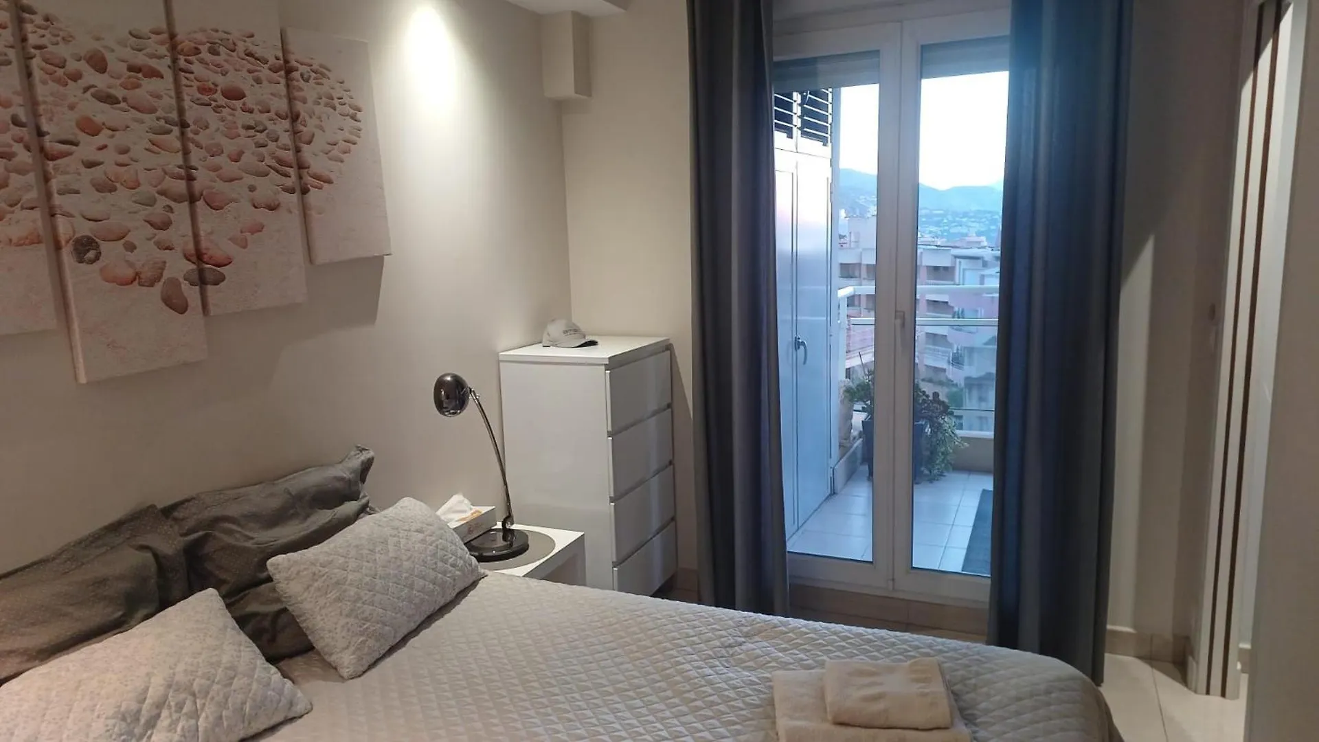 Beau appartement avec garage fermé Beausoleil